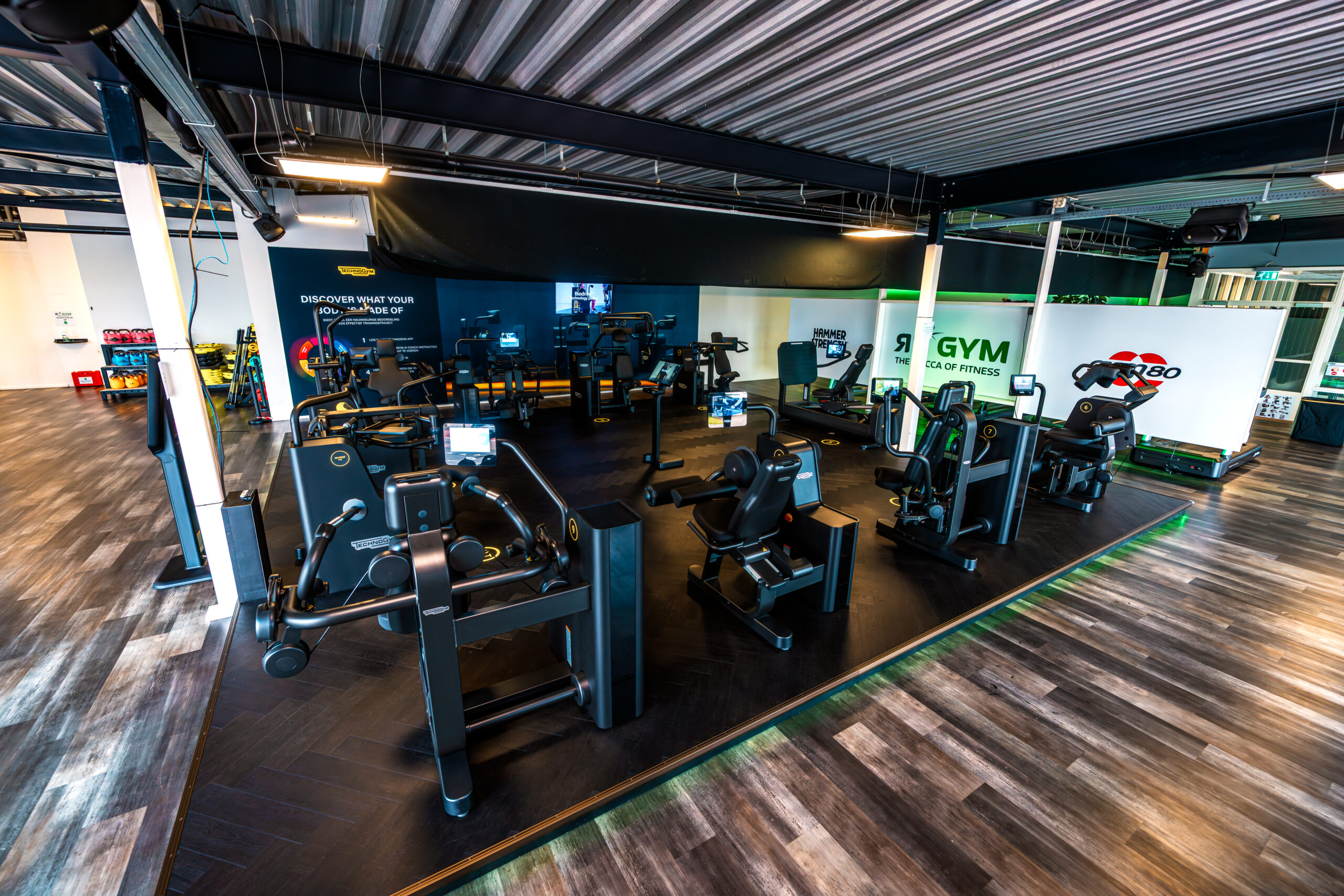 Krachtapparatuur binnen RGYM