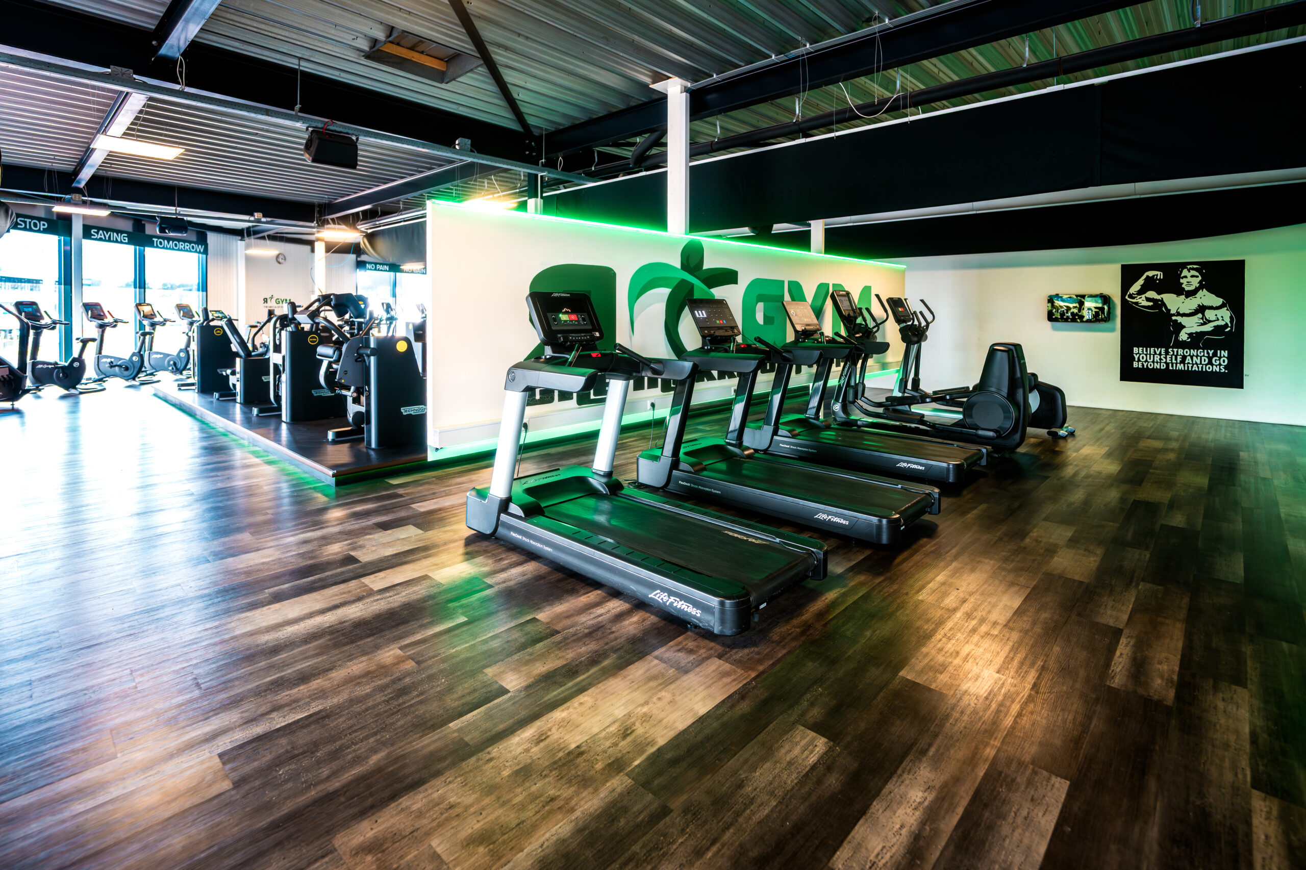 Ontvangst en centrale ruimte binnen RGYM