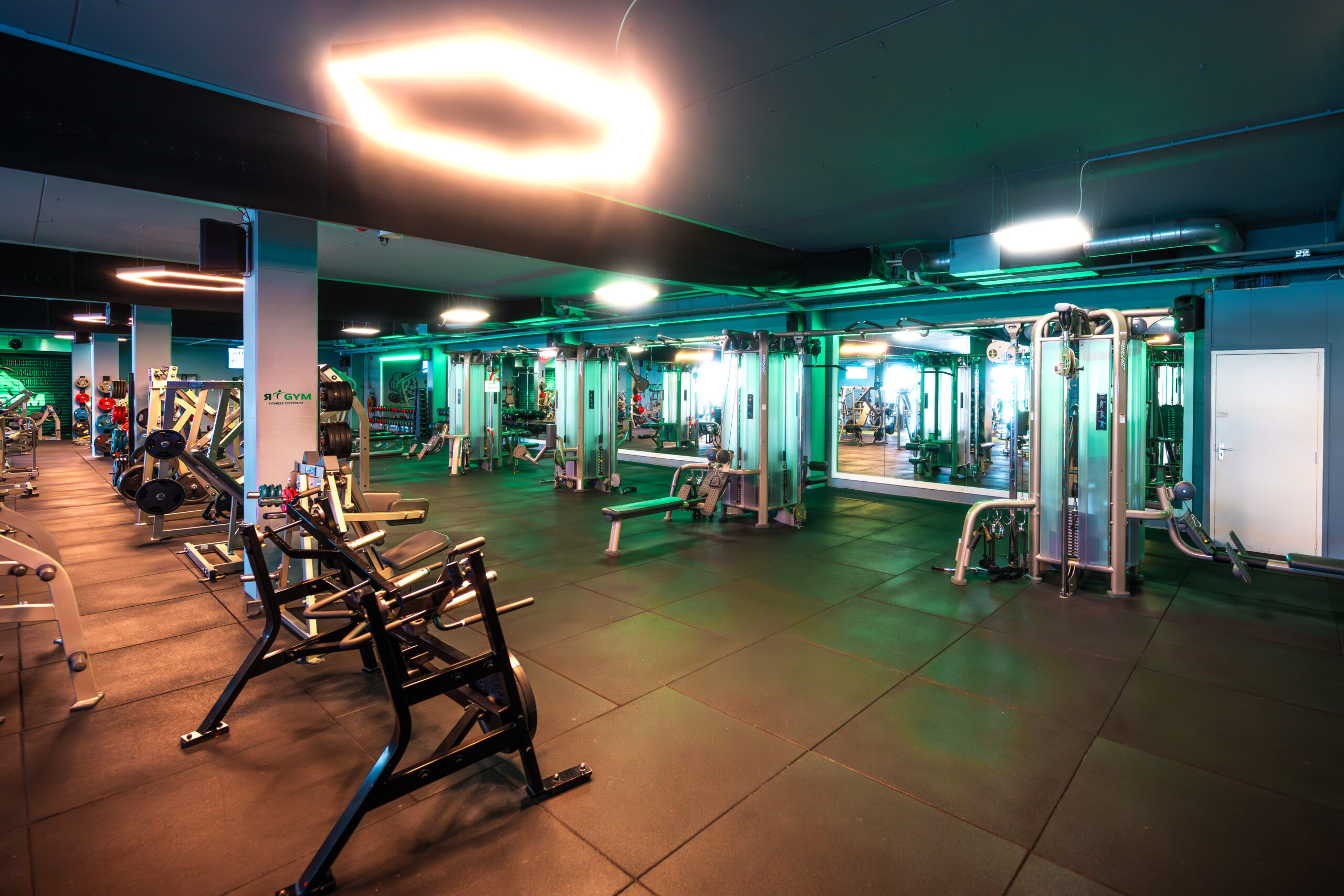Hammer Strength-apparatuur voor krachttraining bij RGym