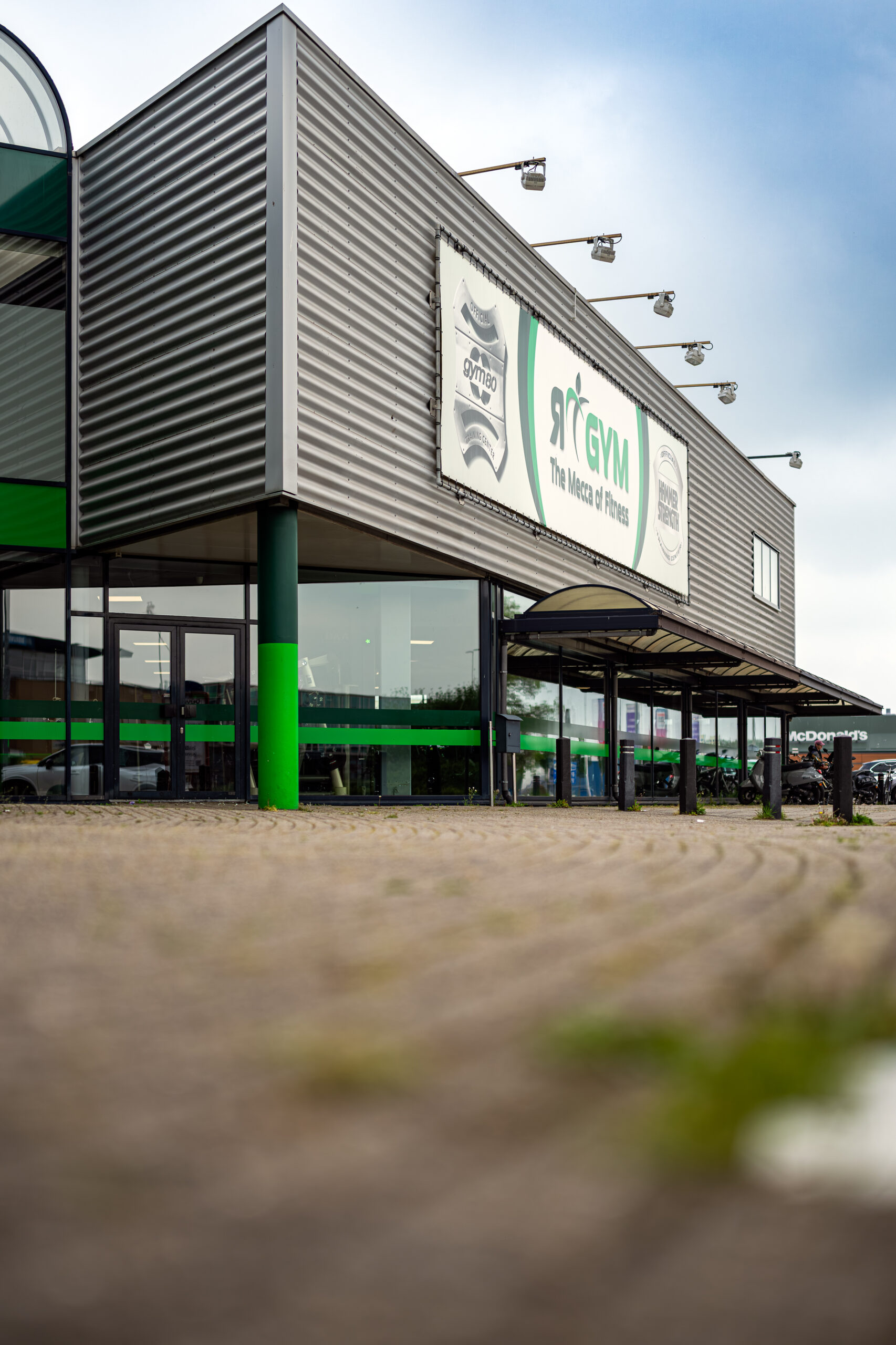 Overzicht van een grote trainingszone bij RGym