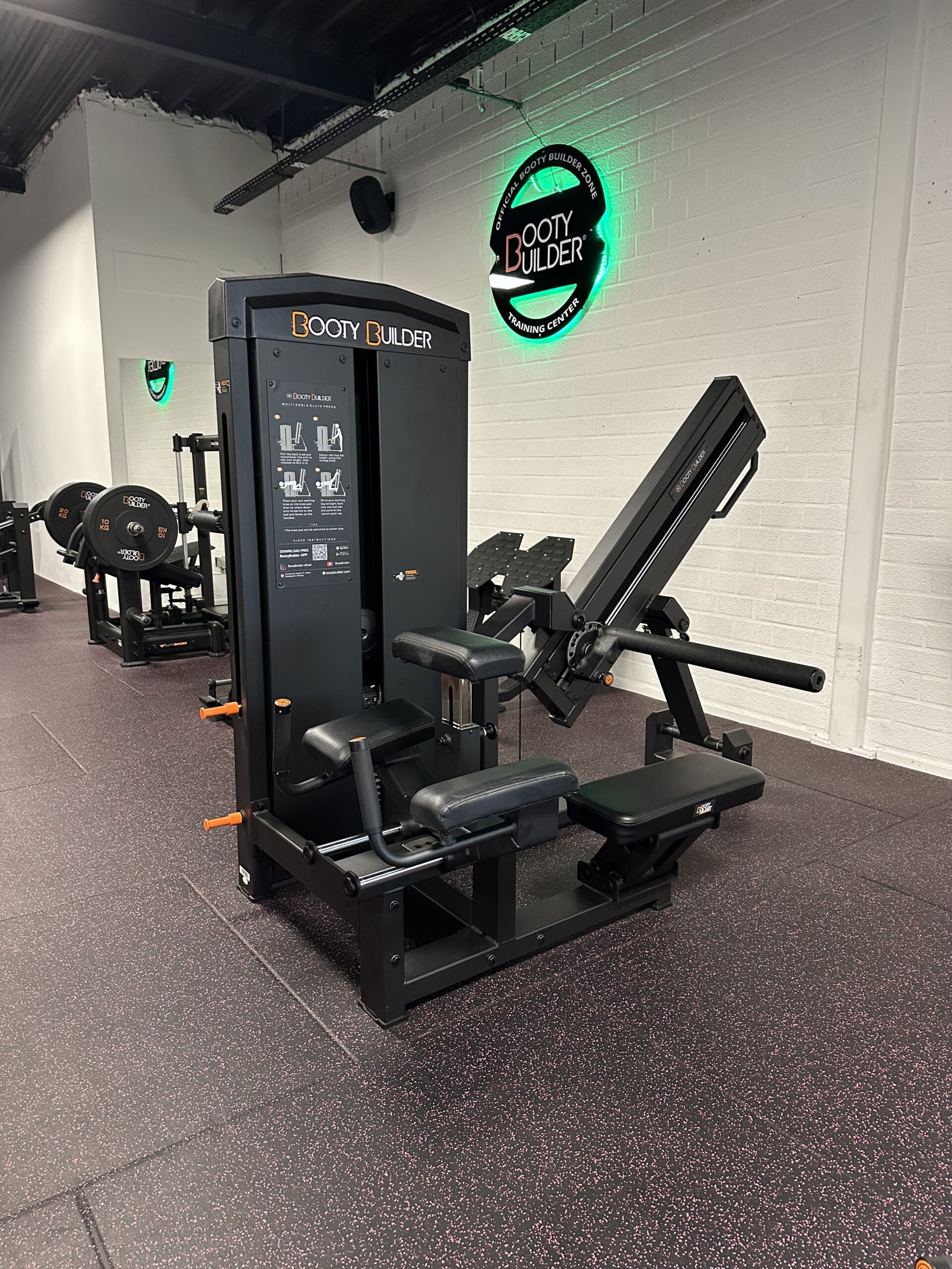 Lower-bodytraining met fitnessapparatuur in de Booty Club