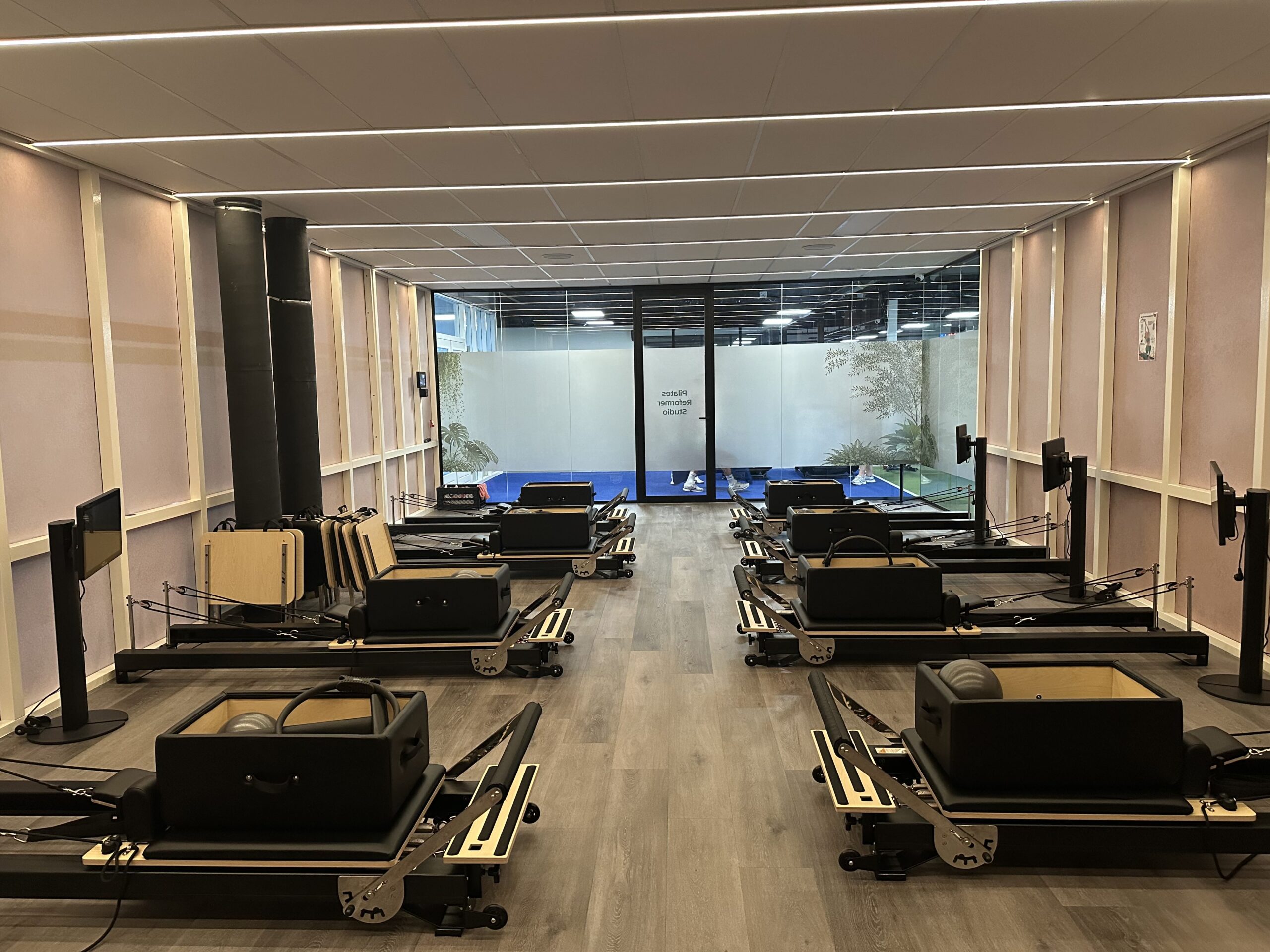 Trainingsruimte binnen RGYM